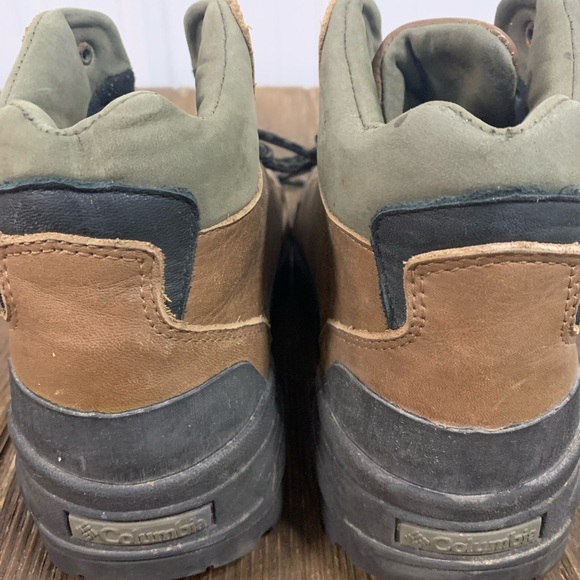 Columbia waterproof hiking boots. - Picture 2 of 10